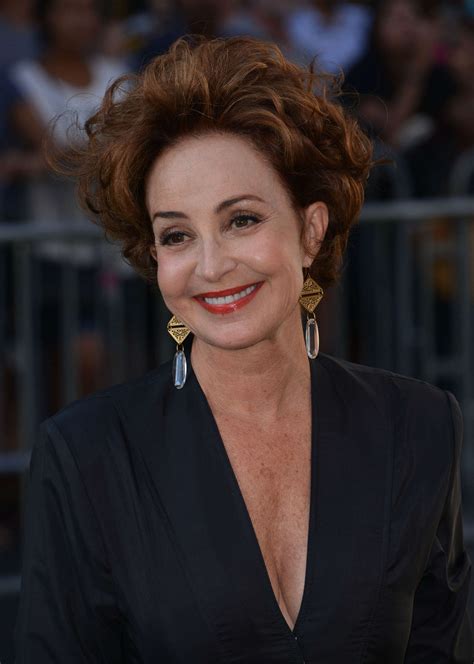 Annie Potts Net Worth; How Rich is