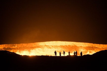 THE DOOR TO HELL!!! See The Darvaza Gas Crater That Sits In The Heart Of Karakum Desert That Has Been Burning For Almost 50 YEARS